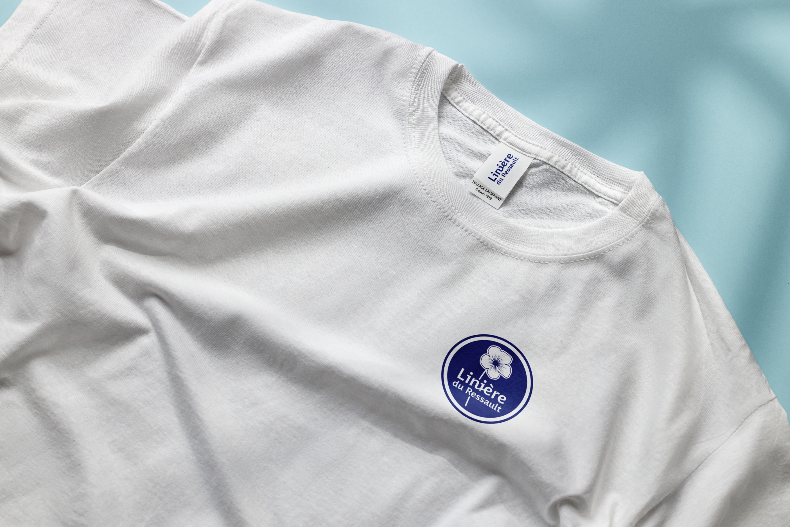 Cropped_T-Shirt_Mockup